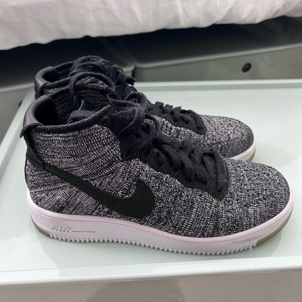 Nike AF1 mid